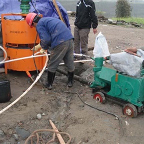 立式攪拌機和注漿機施工現(xiàn)場